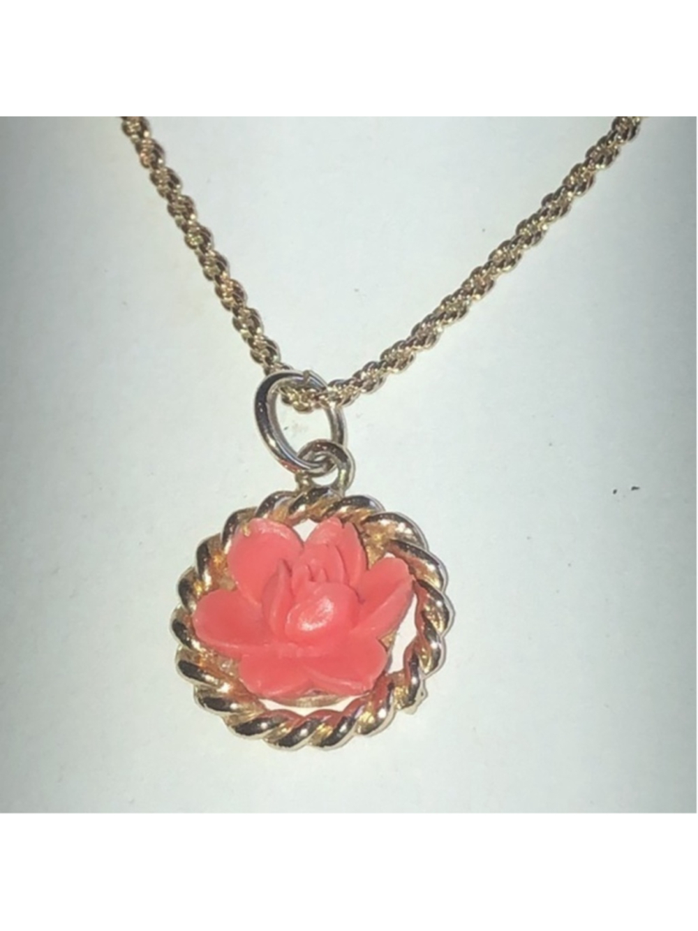 Vintage Gold Tone Resin 3D Flower Pendant Necklace